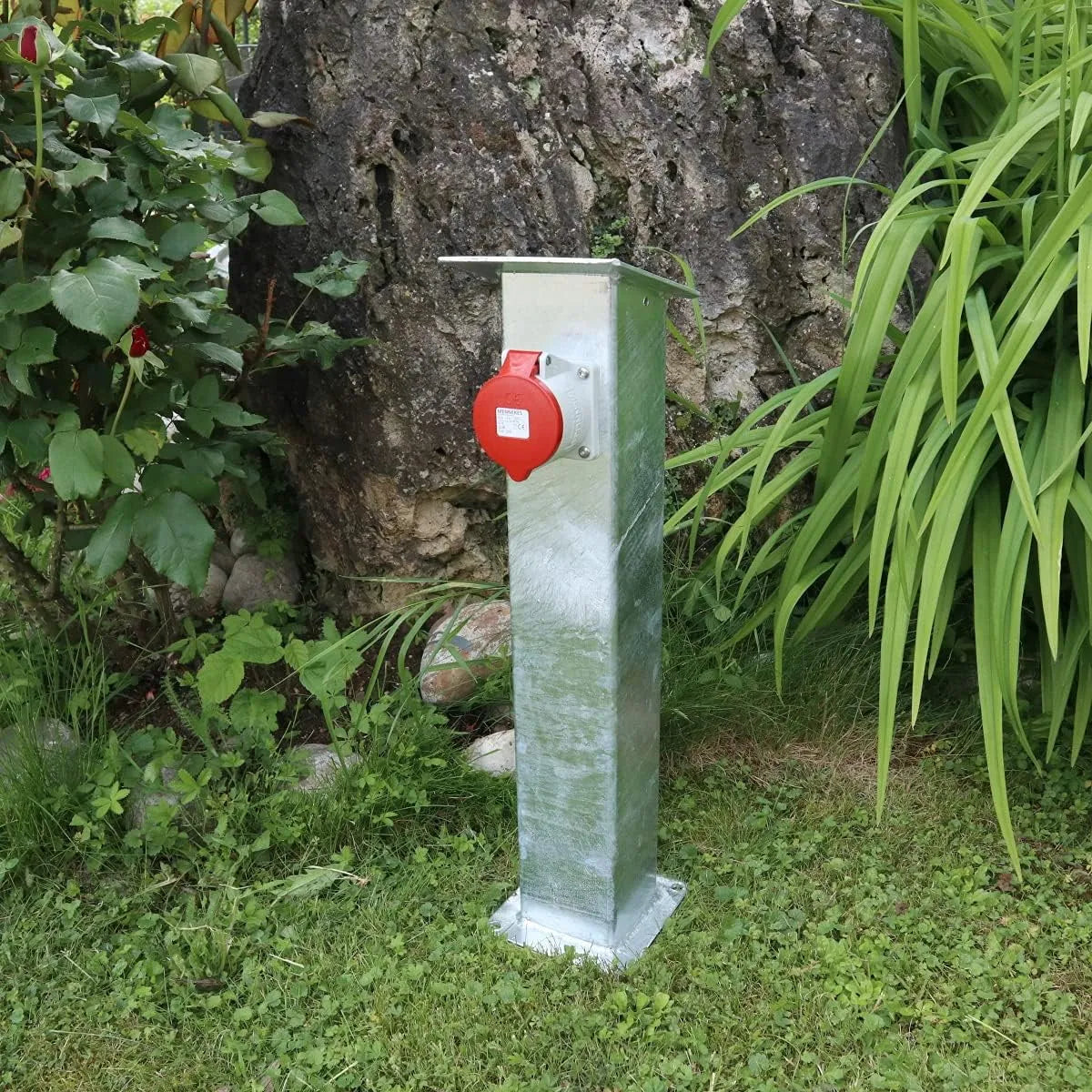 Stahl feuerverzinkt, 1x CEE-Steckdose mit Klappdeckel 16A, Xenterio Steckdosensäule für Festinstallation